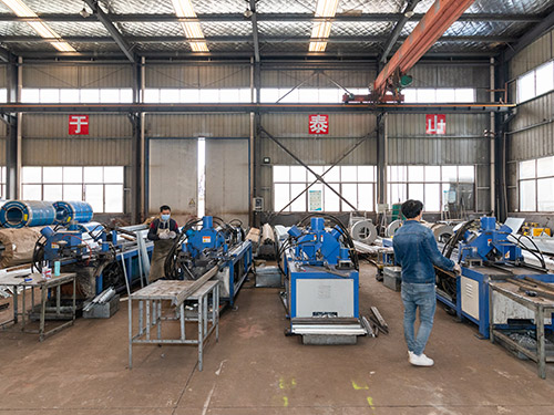 角鐵沖孔設(shè)備1