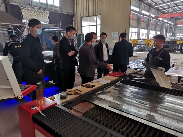 領(lǐng)導(dǎo)視察 (16)