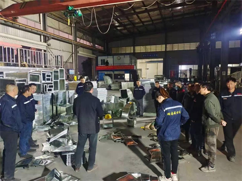 湖南風(fēng)管,長(zhǎng)沙風(fēng)管,長(zhǎng)沙風(fēng)管加工,長(zhǎng)沙鍍鋅風(fēng)管,長(zhǎng)沙不銹鋼風(fēng)管