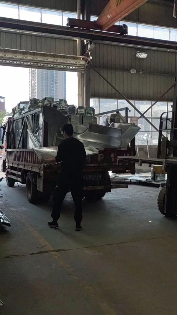 湖南風(fēng)管,長(zhǎng)沙風(fēng)管,長(zhǎng)沙風(fēng)管加工,長(zhǎng)沙鍍鋅風(fēng)管,長(zhǎng)沙不銹鋼風(fēng)管